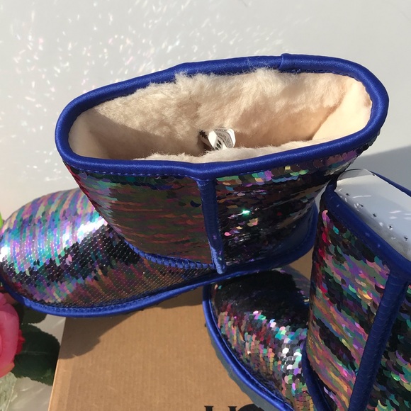 UGG Classic Short Sequin Boot - Picture 10 of 11